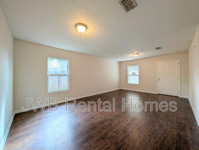 Photo - 417 W 47th St