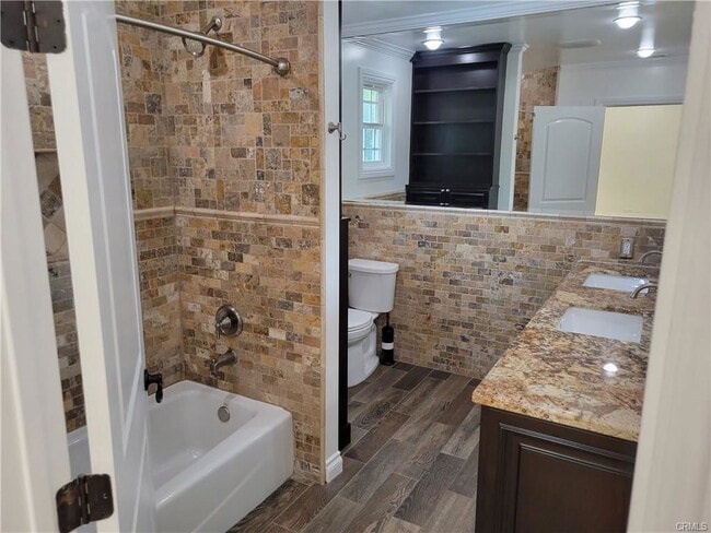 Photo - 7700 Mason Ave