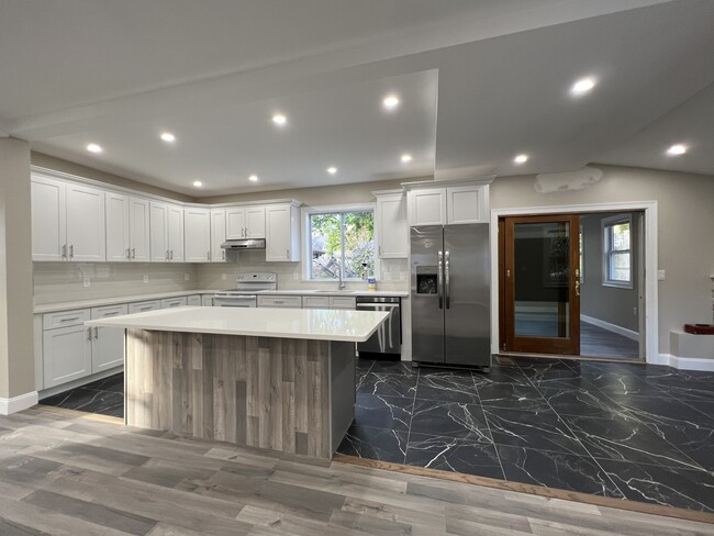 Photo - 324 Farrington St