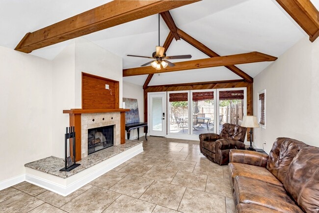 Building Photo - 4 Bedroom House Near Episcopal School