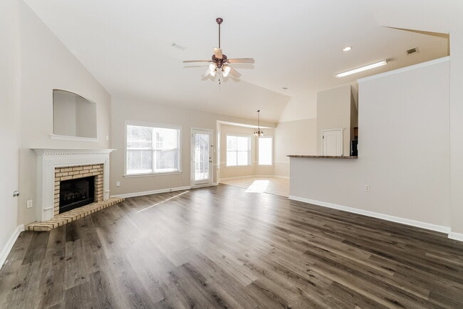 Photo - 1516 Sawmill Creek Ln