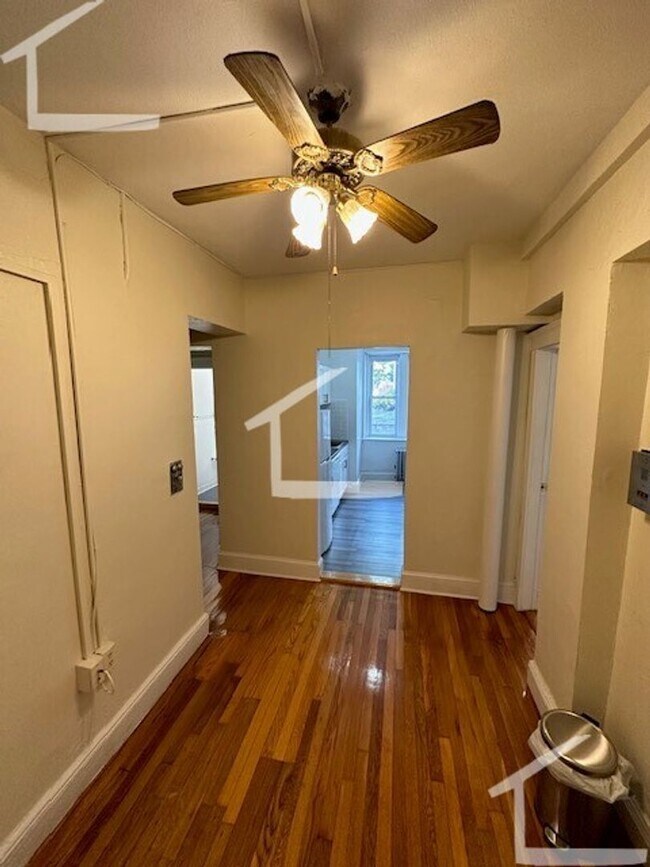 Photo - Gorgeous renovated studio with great location in Brighton available NOW!!