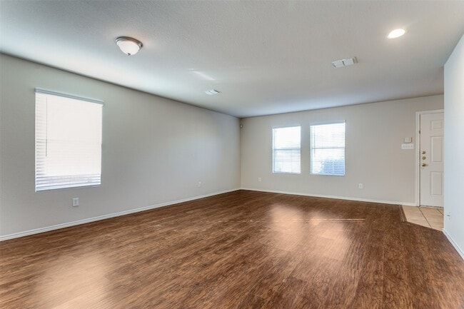 Photo - 1145 Maplewood Ln