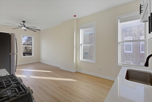 Photo - 1322 W Ohio St Unit 3R