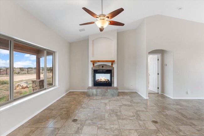 Photo - 815 E Paniolo Wy