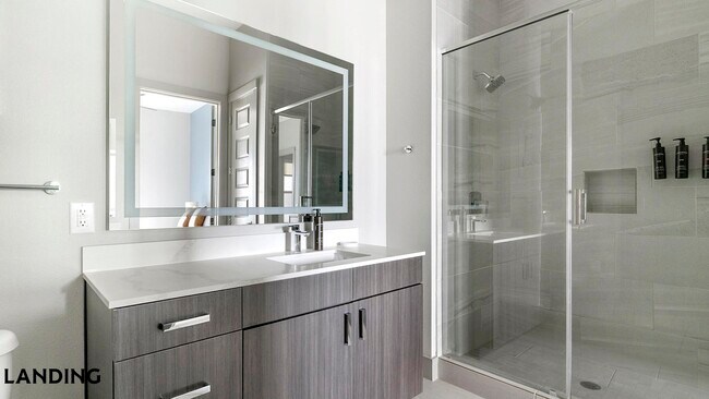 Photo - 401 W 25th St Unidad 2225