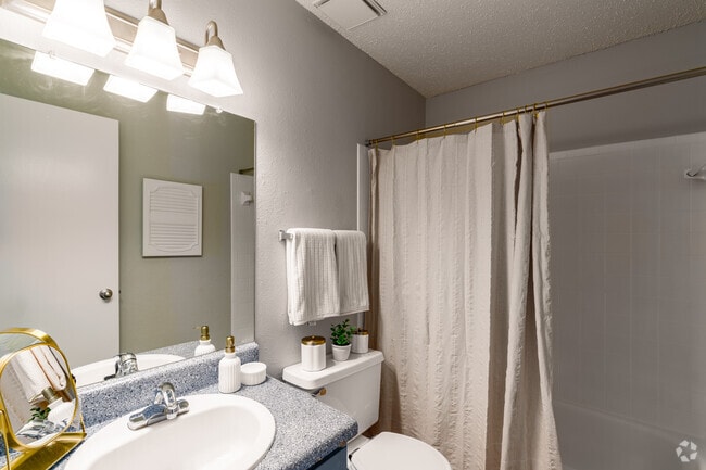 2BR, 2BA - 961SF - Secondary Bathroom