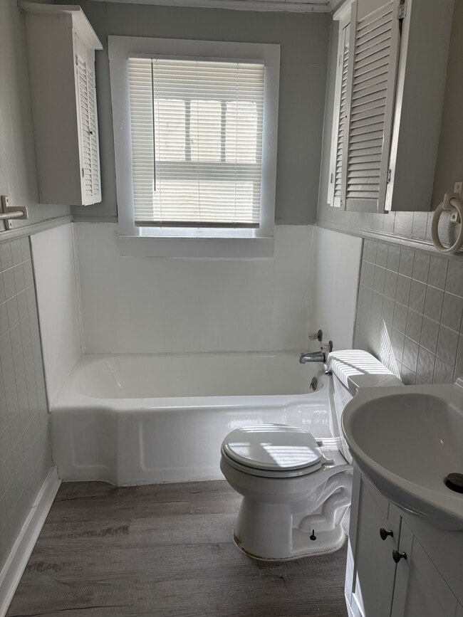 Photo - 801 N St Antoine St