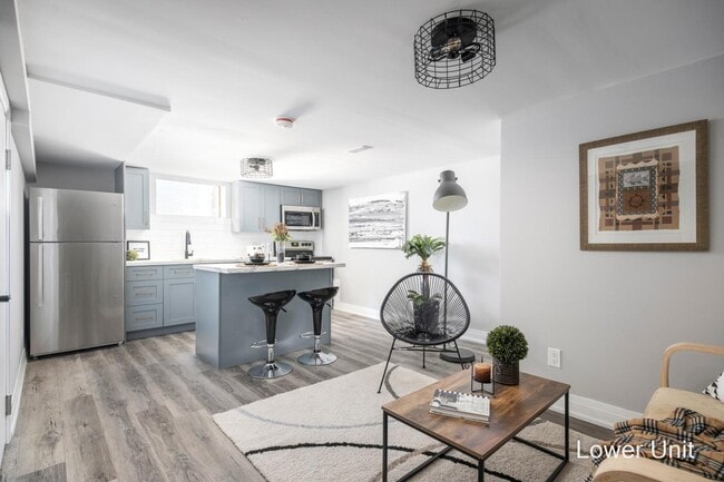 Photo - Stylish 2 Bedroom Apartment – All Utilities & Parking Included – $1,999/month Unité 2