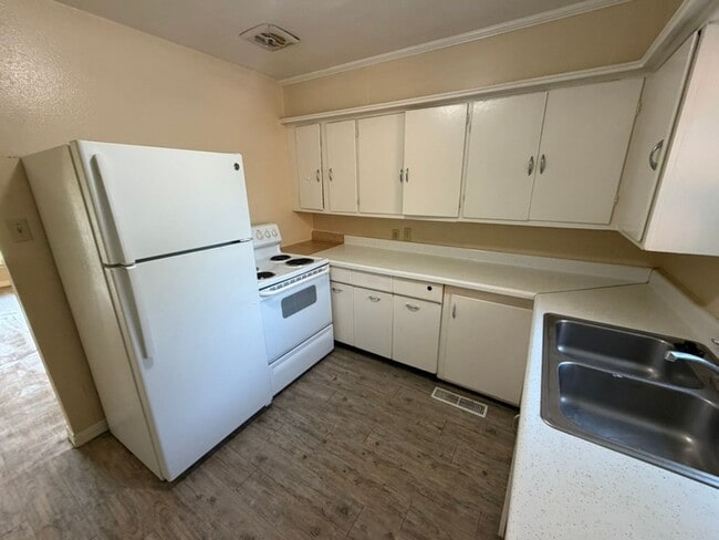 Photo - 4229 SW 2nd Ave