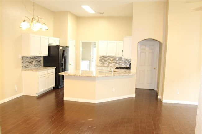 Photo - 2838 Southampton Way