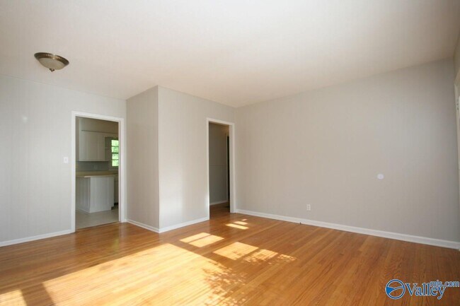 Photo - 407 Warner St NW