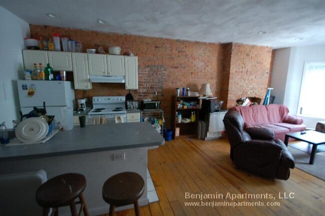 Building Photo - 610 Columbus Ave Unit 4