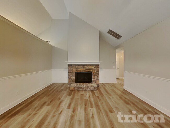 Photo - 287 Huntington Dr