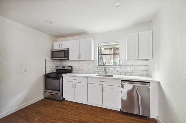 Photo - 4210 Delhi St