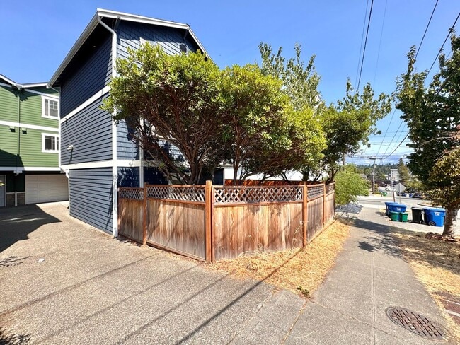 Building Photo - 750 N 92nd St