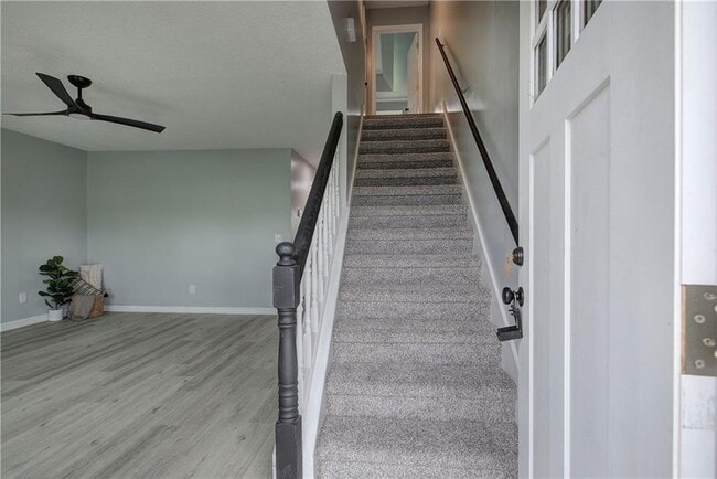 Photo - 128 Evergreen Trail SE