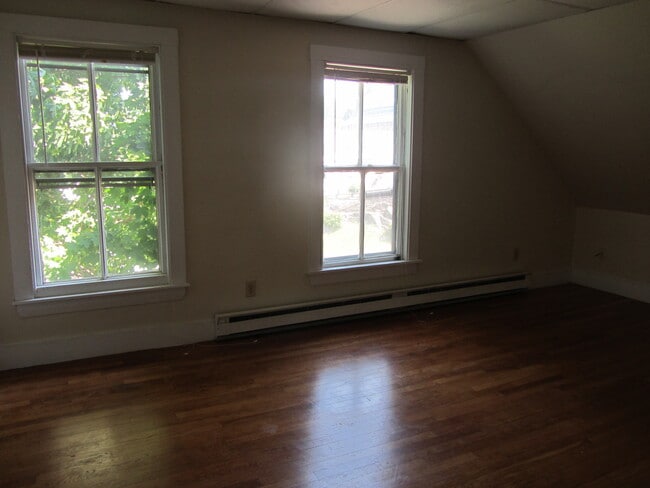 Building Photo - 14 Bradbury St Unit 3 Rental