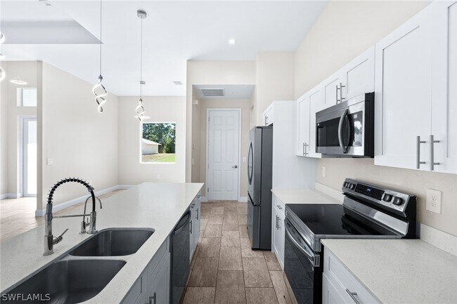 Photo - 2708 20th St W