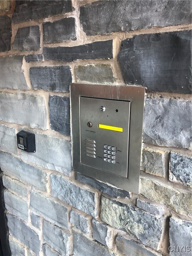 Photo - 721 N Clinton St