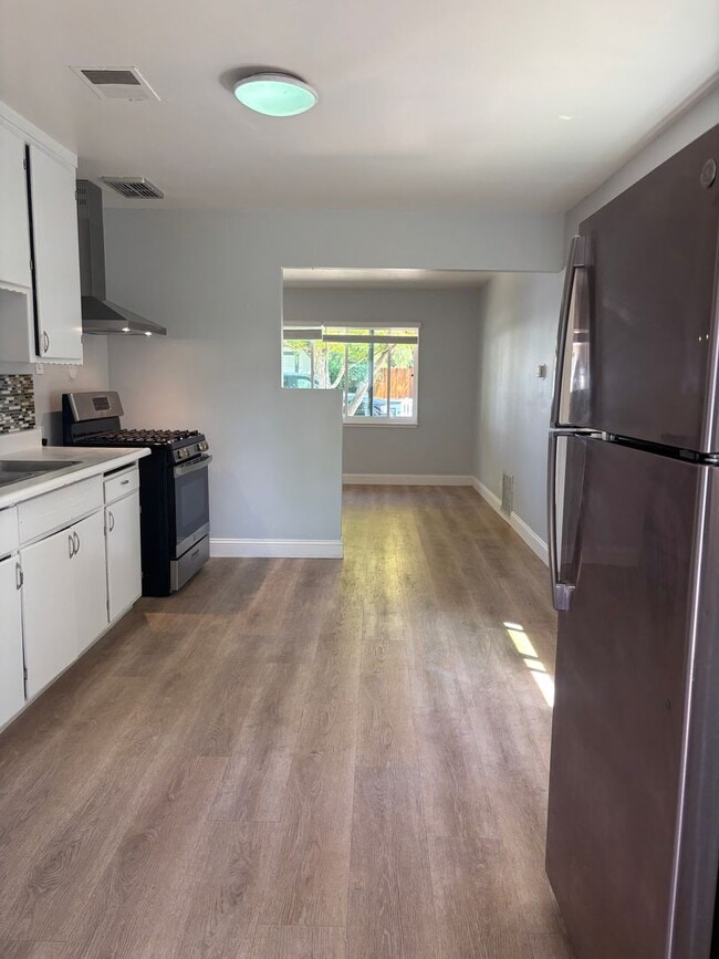 Photo - PET FRIENDLY 3 BED/1 BATH in Palo Alto Available Now