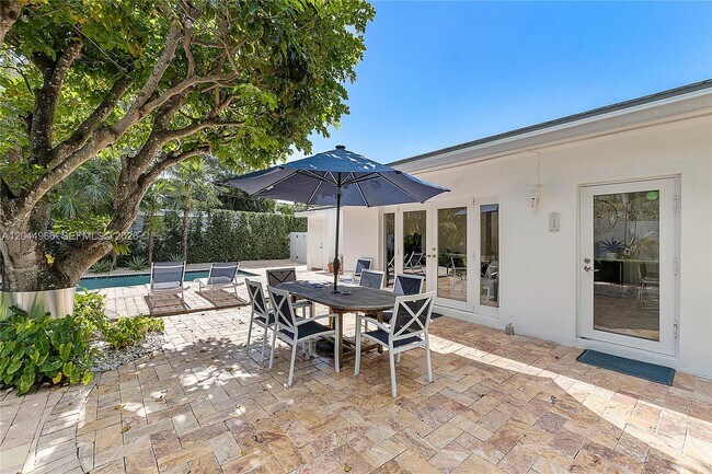Photo - 301 Hampton Ln