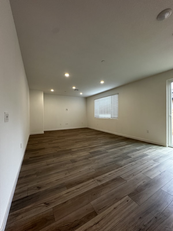 Photo - 1724 Eiffel St