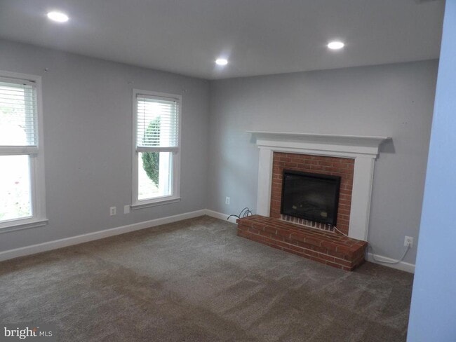 Photo - 413 Forest Ct