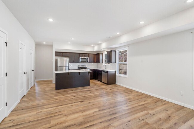 Photo - 1041 E Delmar St