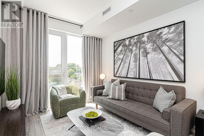 Photo - 2020 Bathurst St Unit 502