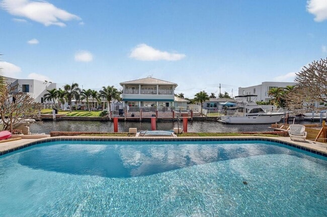 Building Photo - 1120 Mango Is