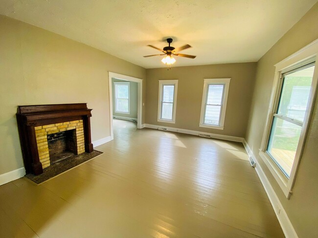 Photo - SPRING SPECIAL: HALF OF FIRST MONTH RENT!!... House