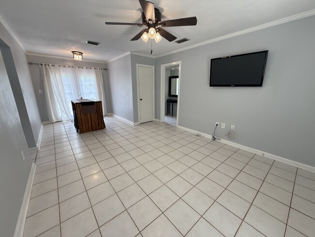 Photo - 313 NW 34th Dr