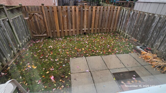 Photo - 1995 Pine Grove Av