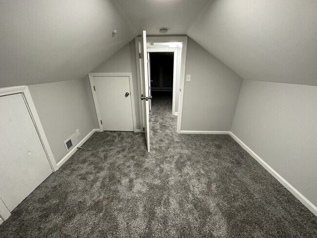 Photo - 537 E Barbee Ave