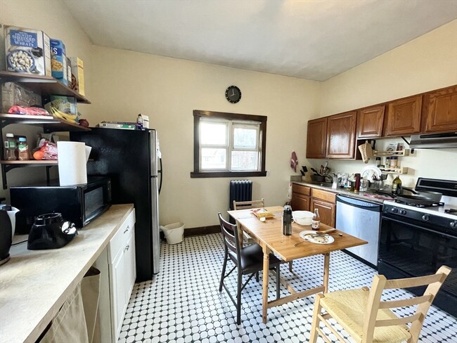 Building Photo - 112 Allston St Unit 1