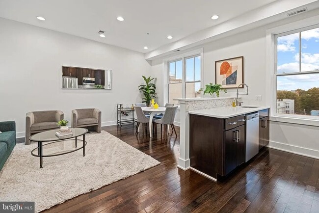 Photo - 907 N St NW Unit B2