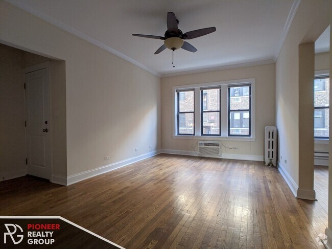 Building Photo - 736 W Addison St Unit 748-1S Rental