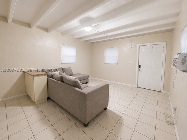 614 SW 10th Ave Unit 2