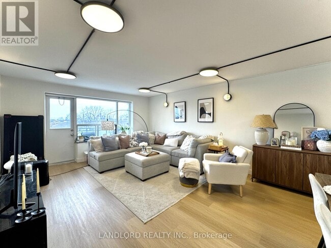 Photo - 420 Eglinton Ave E Unit 102