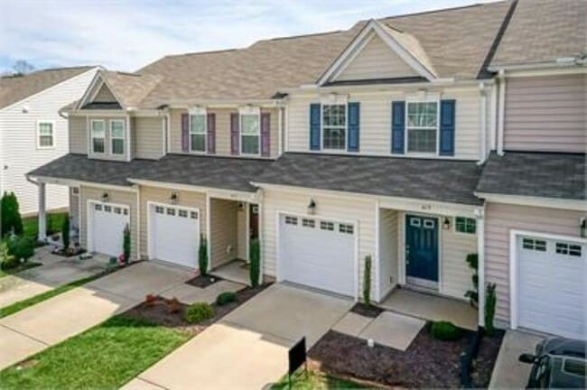 Building Photo - Townhome close to Downtown Raleigh!