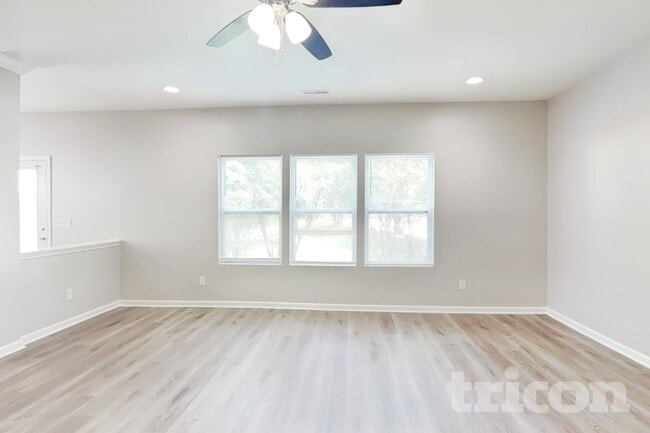Photo - 1195 Thanet St SW