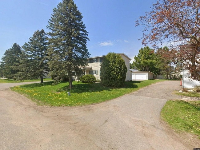 Building Photo - 2310 Radtke Ave Unit 3