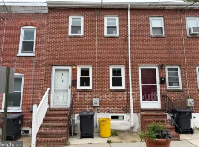Building Photo - 810 N Church St