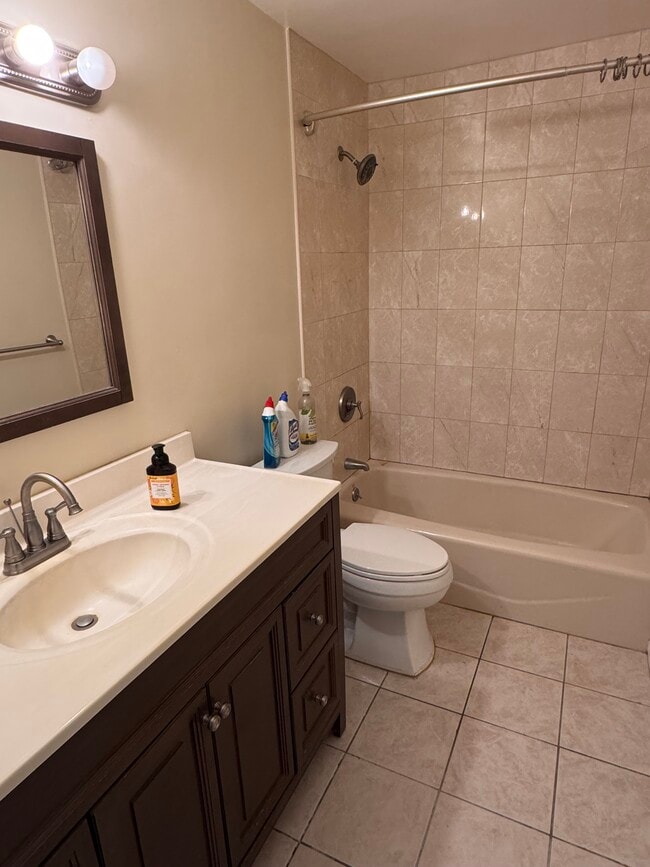 Bathroom - 25 Arlington Rd Unit Apt 1-1