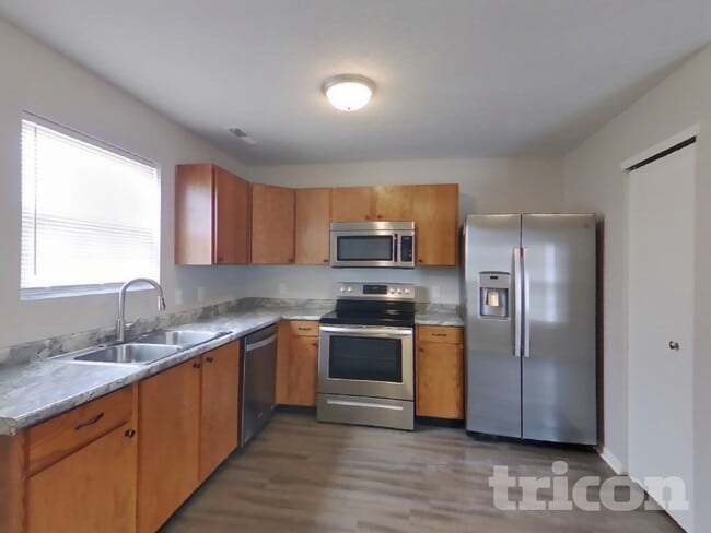 Photo - 454 Bourneside Dr