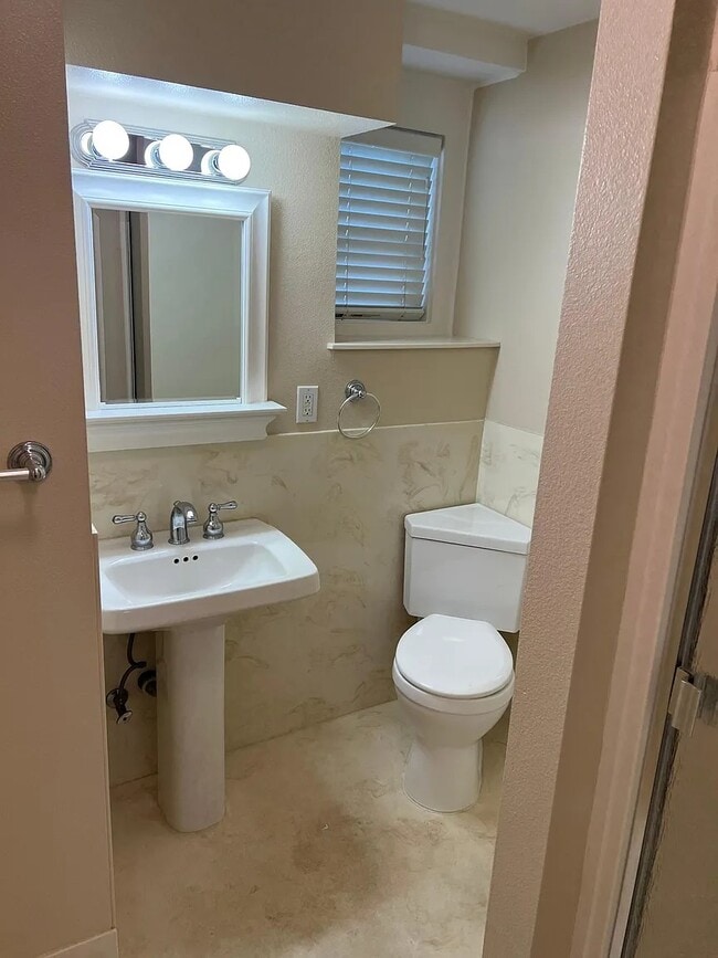 Photo - 419 Tyndall St Unit 2