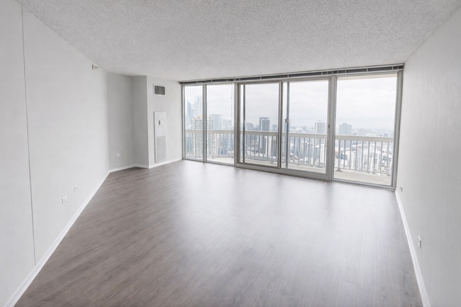 Photo - 601 N State St Unit 004005