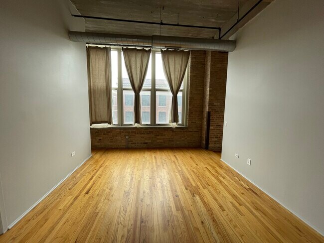 Master Bedroom - 1500 W Monroe St Unit 413