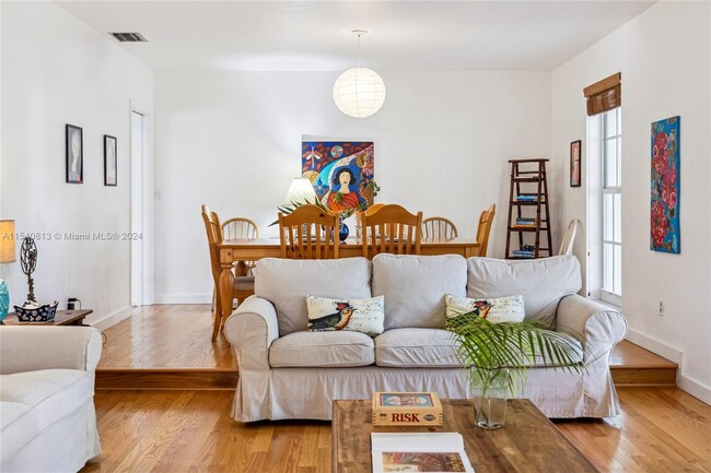 Photo - 10130 SW 70th Ave